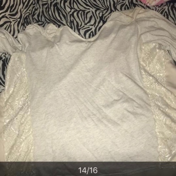 Other - Cream high low shirt Other - Cream high low shirt